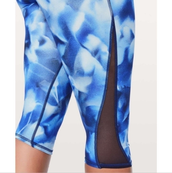 Lululemon Train Times Crop Full On Luxtreme Size 4 Cropped Leggings Abstract EUC - Picture 3 of 12